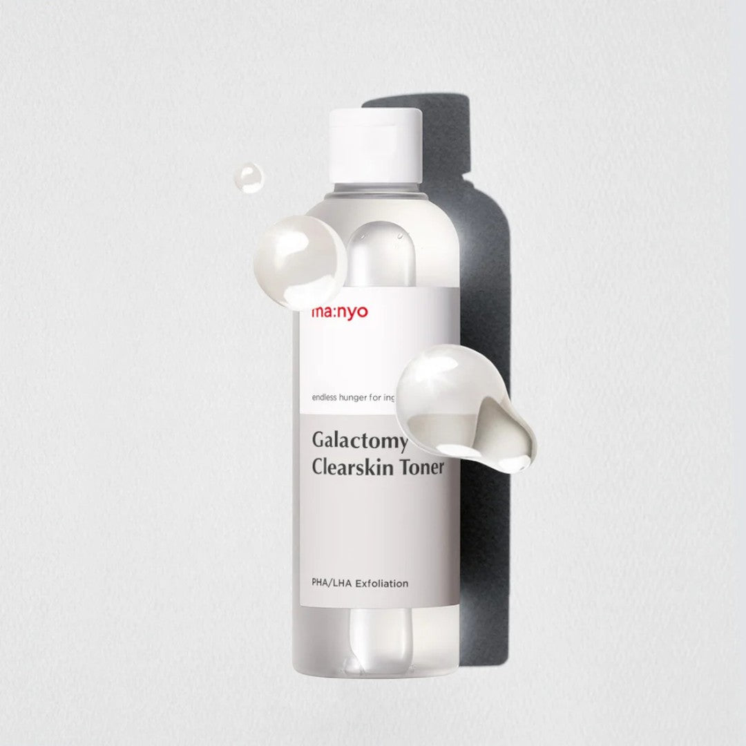 ma:nyo Galactomy Clearskin Toner 210ml bottle with exfoliating bubbles, hydrating toner for refined skin texture.
